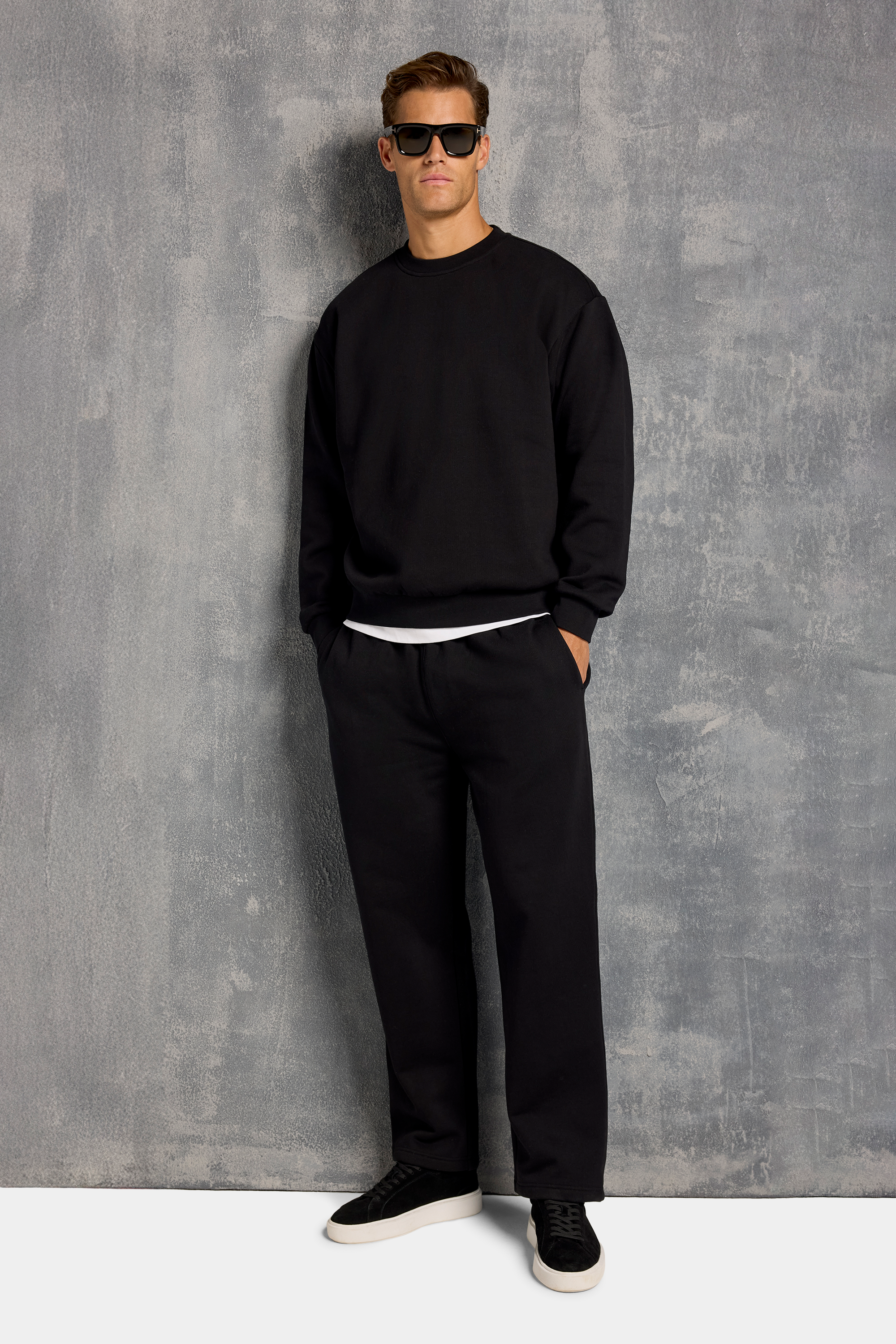 THE LONDON OVERSIZED CREWNECK SWEATER